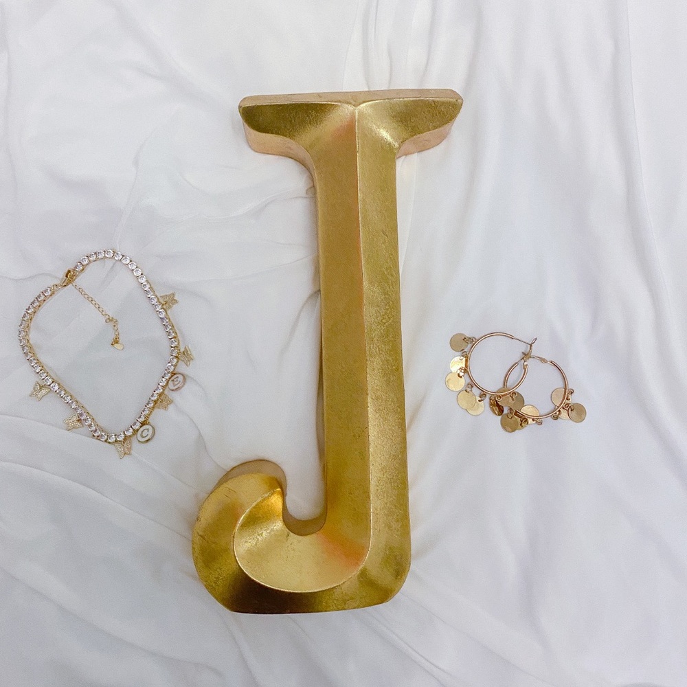 ✰ Letter “J” decor ✰
